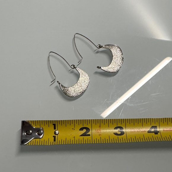 Elegant Silver Textured Earrings - Picture 4 of 4